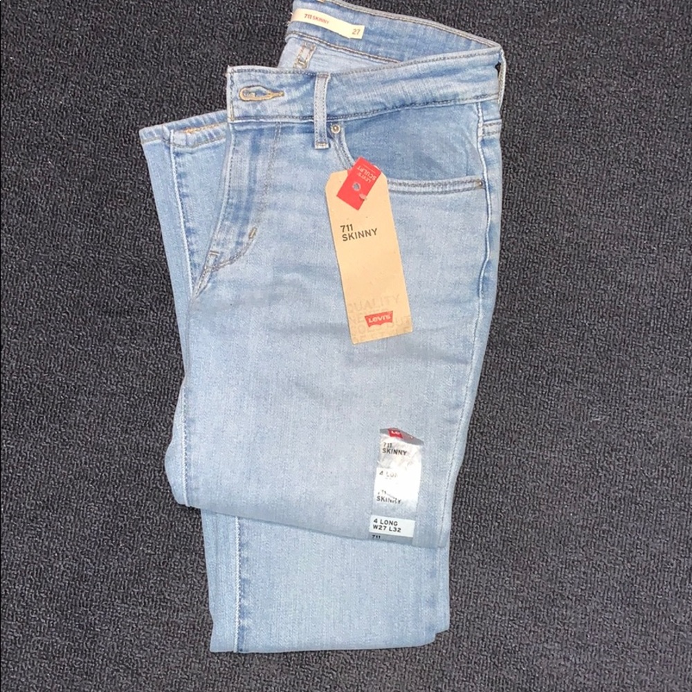 Levi 711 Skinny -NWT✨